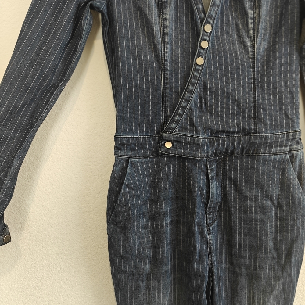 Bebe Denim Pinstripe Jumpsuit Sz 28 (US 6) V-Neck Button Chic Utility One-piece - Picture 11 of 16